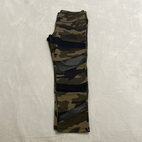 Forever 21 cropped mesh leggings - Picture 1 of 6